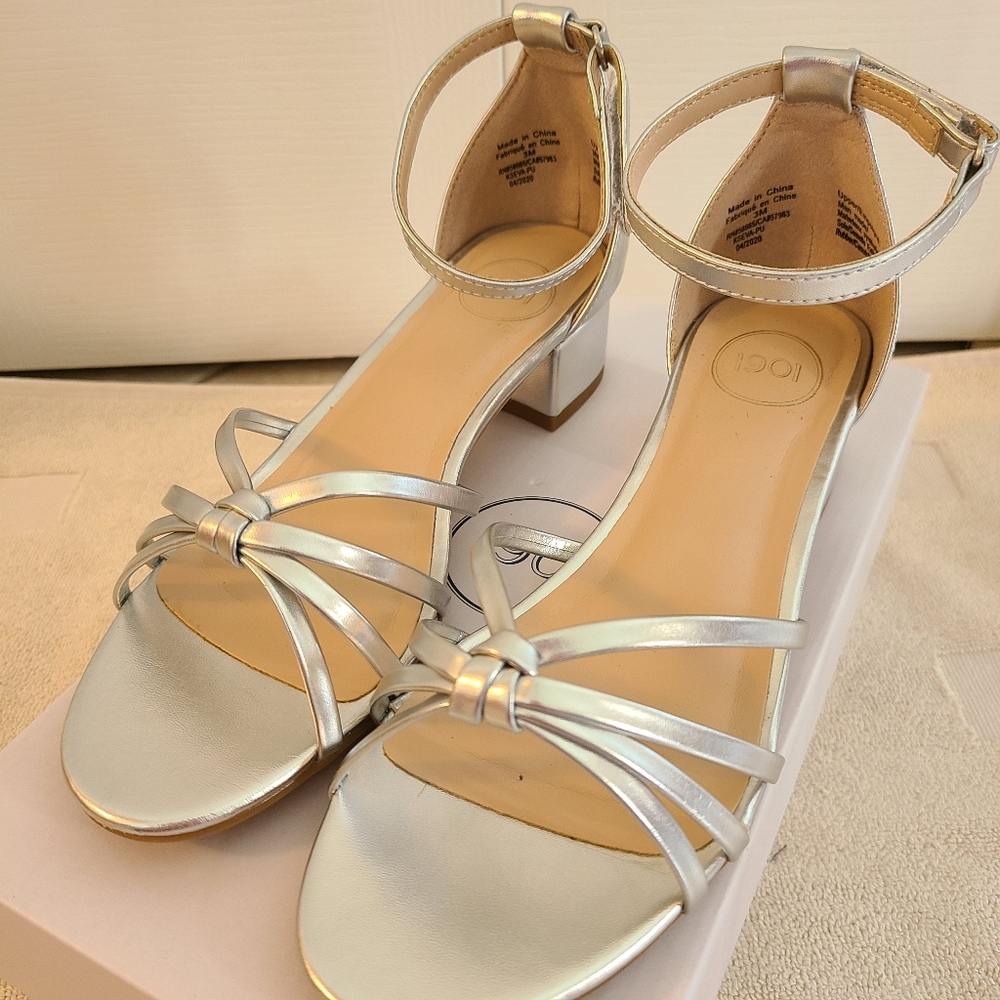 Youth size 3 sandal